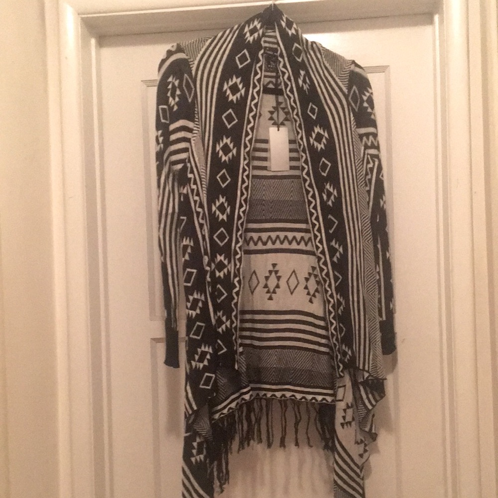 NWT haute monde Aztec design in black & white cardigan style